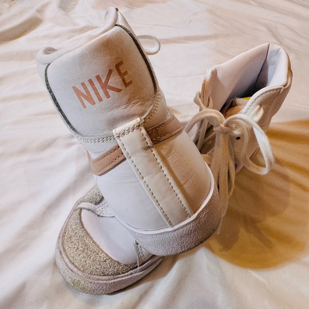 Used Nike Women's White High-Top Sneakers